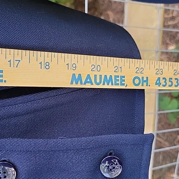 Lauren Ralph Lauren Cropped Double Breast Blazer - Picture 11 of 11